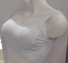 Load image into Gallery viewer, Seamless Wireless Sports Bra with Removable Pads

