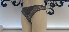 Load image into Gallery viewer, Lace thong various colors
