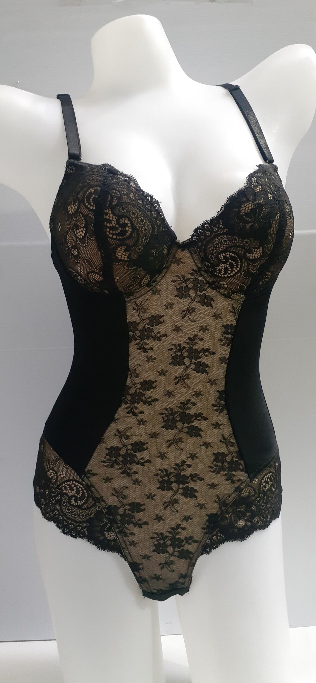 Bodysuit with padded cup